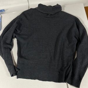 Miss Pendleton 100% virgin wool turtleneck sweater. Size M